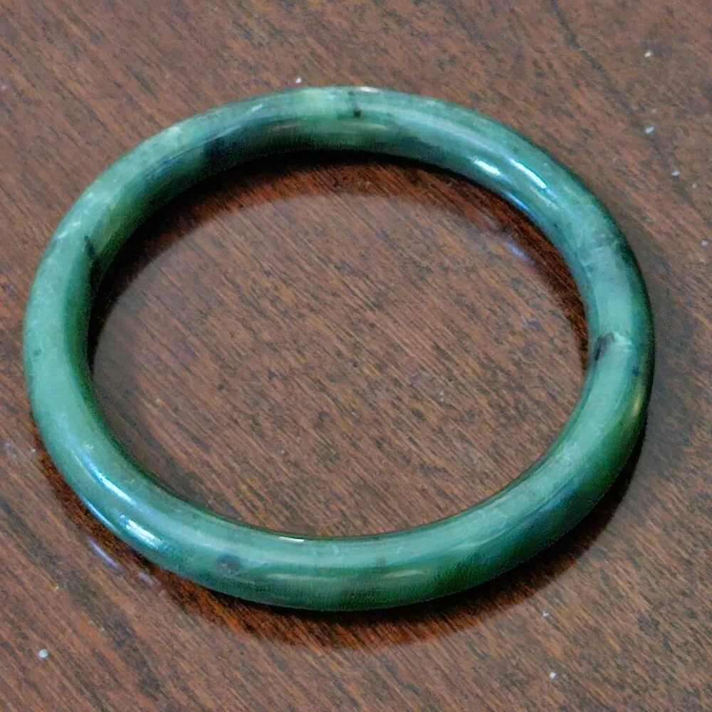 RARE VINTAGE ESTATE GUMPS GUMP'S LEAF GREEN NEPHRITE JADE HEAVY BRACELET BANGLE